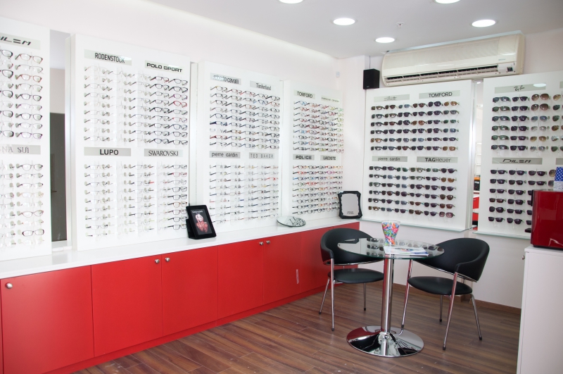 opticien-BAGNOLS EN FORET-min_store-office-interior-design-brand-optometrist-design-809393-pxhere.com